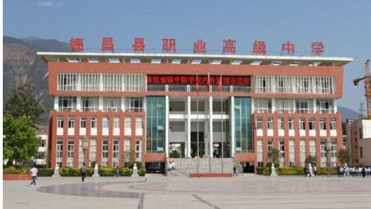 男孩子讀航空專業(yè)好嗎(男空乘一個(gè)月工資多少)