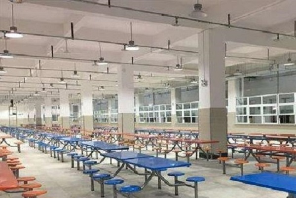 2022年成都金海洋創(chuàng)意產(chǎn)業(yè)職業(yè)技術(shù)學(xué)校的學(xué)費(fèi)是多少？圖1