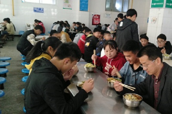 ?？飘厴I(yè)生考研究生有哪些要求（?？粕厴I(yè)考研需要什么條件）圖2