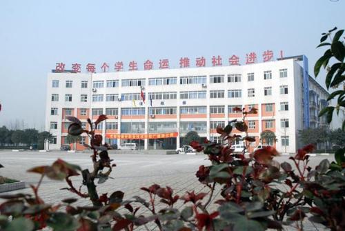 成都青華職業(yè)學(xué)校怎么樣，好不好？