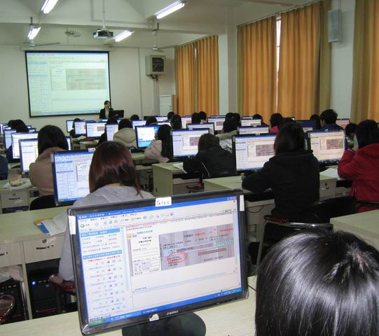 2021年四川讀電子商務(wù)學(xué)校要分?jǐn)?shù)嗎？