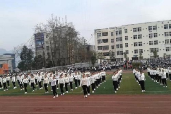 初中生能上的軍事學(xué)校(初中軍事學(xué)校招生條件)