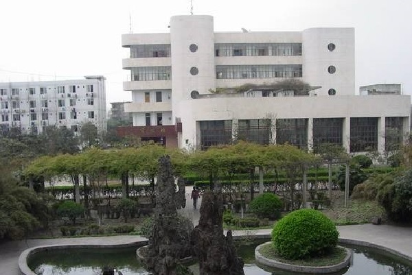 四川2021年衛(wèi)生學(xué)校和中專學(xué)校有什么差別