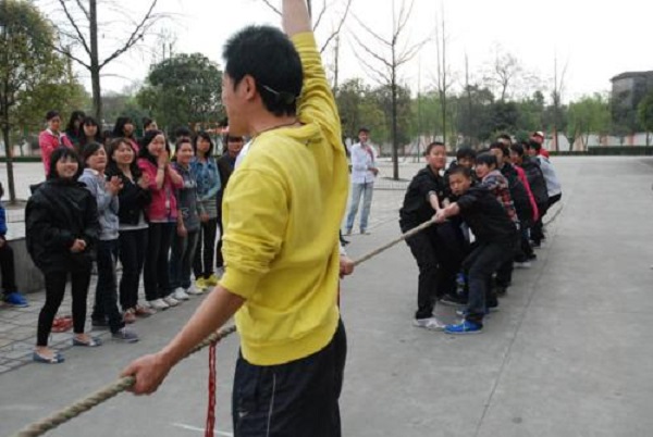 成都初中生能讀汽修學(xué)校嗎？
