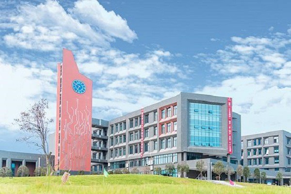 四川彝文學(xué)校地址在哪里？