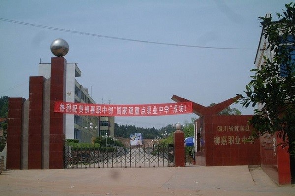 空軍青少年航空學(xué)校學(xué)費多少(兒子后悔考空軍飛行員)