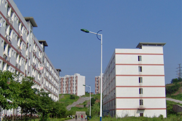 四川2021職高和衛(wèi)校哪個好