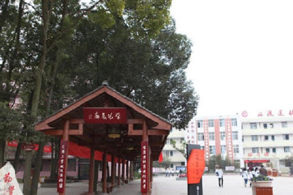 2022年四川初中畢業(yè)報什么中專最好？