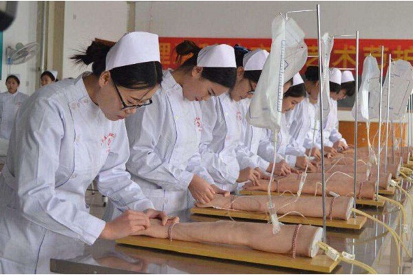 2021年成都關(guān)于衛(wèi)校的大學(xué)