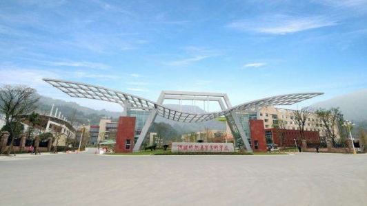 四川省長寧縣職業(yè)技術(shù)學(xué)校地址在哪里？