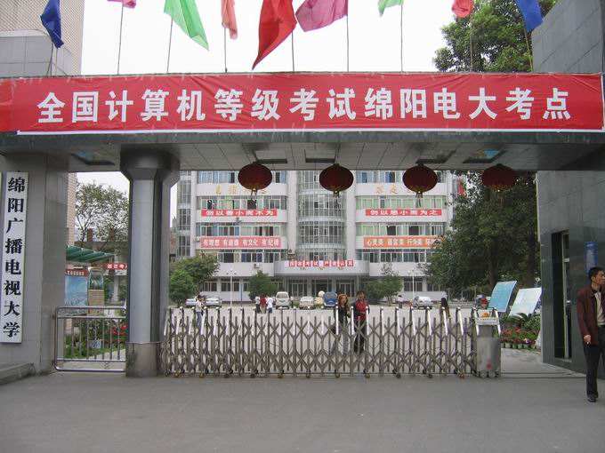 專科航空大學(xué)排名(航空學(xué)校錄取分?jǐn)?shù)線)