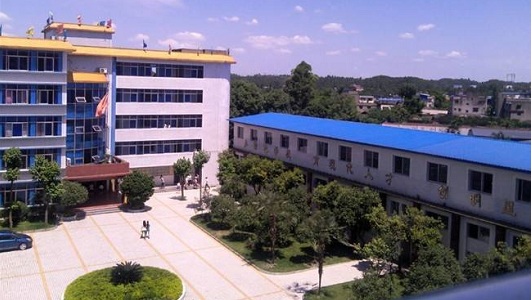 四川海軍青少年航空學(xué)校(青少年航空學(xué)校怎么樣)