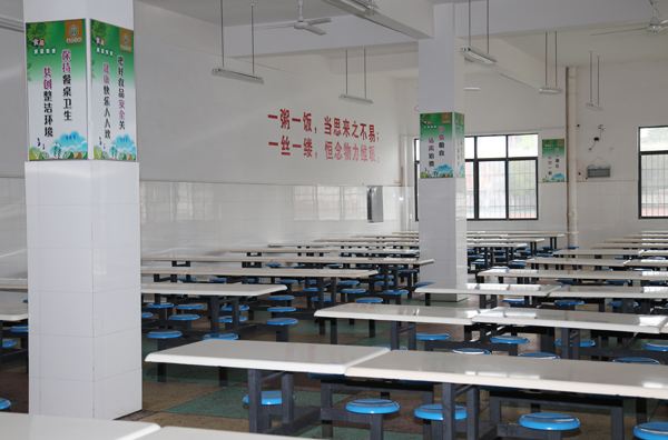 四川石油學校地址在哪里？