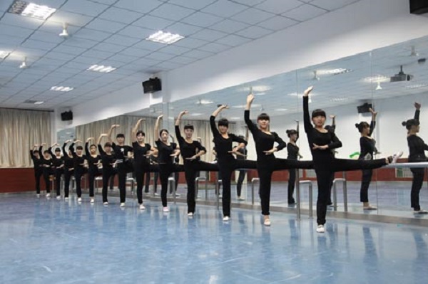 長沙職業(yè)技術(shù)學(xué)院是公立學(xué)校嗎（長沙職業(yè)技術(shù)學(xué)院是公立學(xué)校嗎）