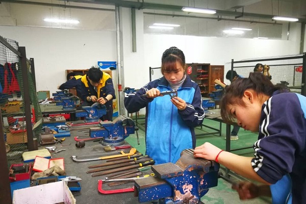 2021年成都哪些大學(xué)有衛(wèi)校專業(yè)？