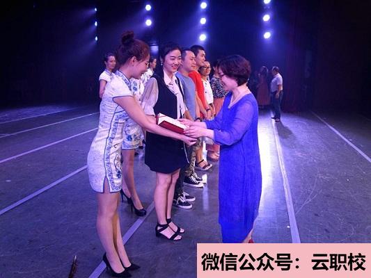 重慶市南丁衛(wèi)生職業(yè)學(xué)校助產(chǎn)專業(yè)(重慶沙坪壩區(qū)2021年女生上衛(wèi)校學(xué)什么好)
