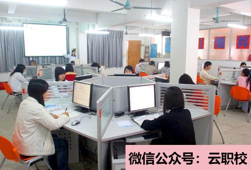 2021年使用示教器、操作面板等人機交互設(shè)備及相關(guān)機械工具(工業(yè)機器人應(yīng)用與維護)
