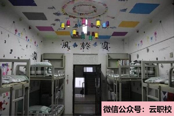 江蘇商貿(mào)職業(yè)學(xué)院?jiǎn)握姓猩鷮?duì)象及條件(江蘇商貿(mào)職業(yè)學(xué)院?jiǎn)握?021年單獨(dú)招生報(bào)名條件、招生要求、招生對(duì)象)