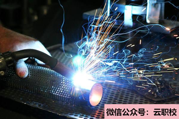 初中生讀衛(wèi)校怎么樣?工作還很穩(wěn)定(廣西2021年初中生學衛(wèi)校怎么樣)