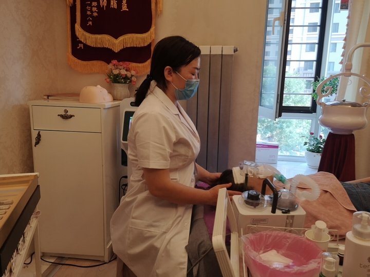 包含廣州美容美體學院培訓學校的詞條