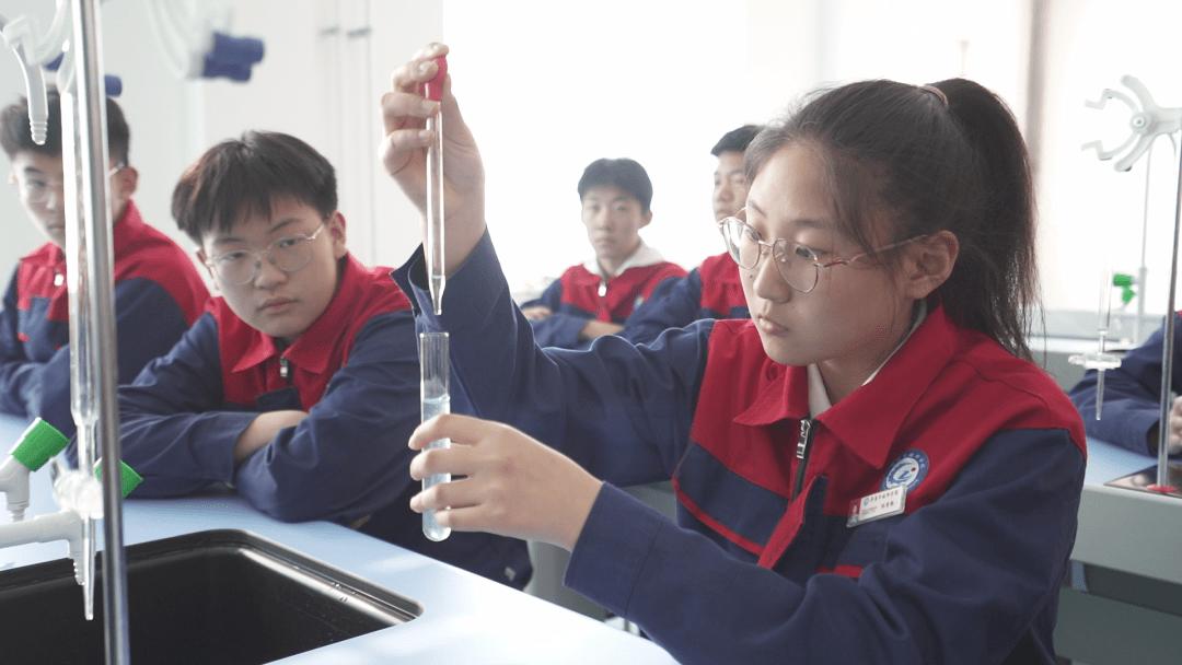 柳州化工技工學(xué)校官網(wǎng)的簡(jiǎn)單介紹