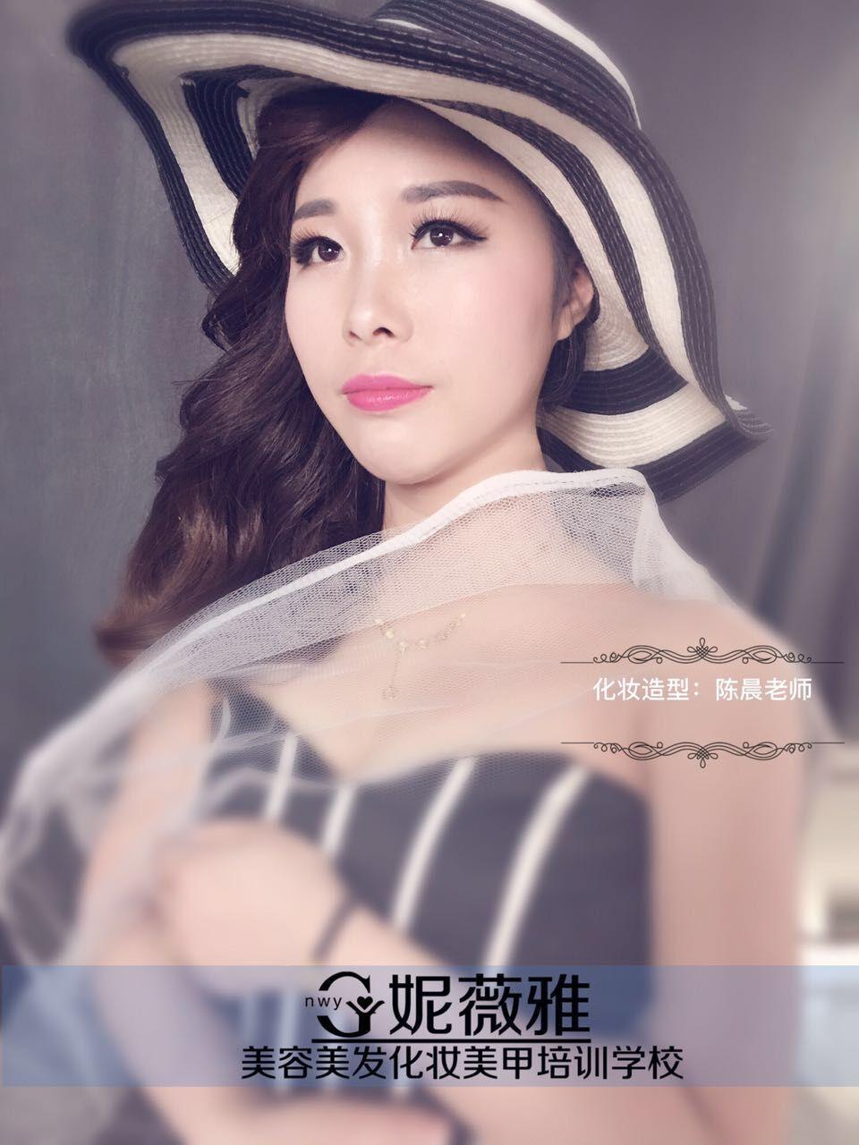 關于四川化妝學校前十名的信息