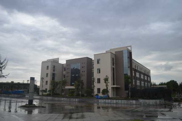 成都電子信息技術學校官網(成都電子信息學校寢室)