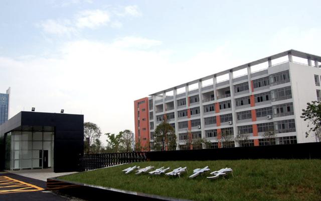 關于四川貴族學校的信息