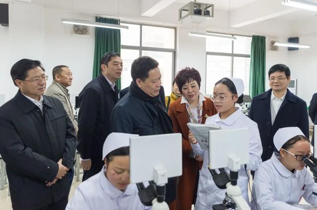 成都專科護理學校(成都?？谱o理專業(yè)排名)