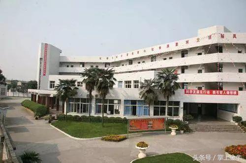 成都市金牛實(shí)驗(yàn)中學(xué)校(成都市金牛實(shí)驗(yàn)中學(xué)校愛蓮池)圖1