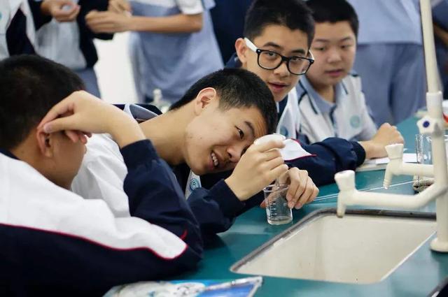 初中畢業(yè)選擇什么學校(20歲初中畢業(yè)還能上什么學校)