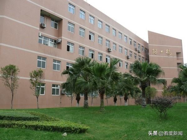 成都服裝設(shè)計學校哪個好(成都方興服裝設(shè)計學校好么)