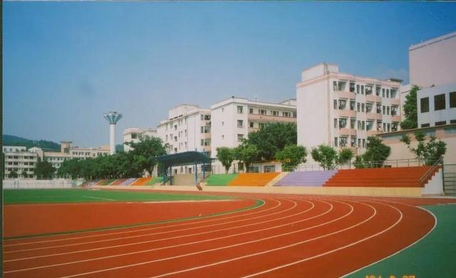 重慶口碑好的職業(yè)學(xué)校有哪些(重慶電訊職業(yè)學(xué)?？诒趺礃?