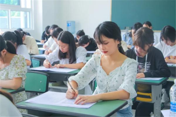 樂山嘉州衛(wèi)校學費多少(樂山嘉州衛(wèi)校學費多少錢)圖2