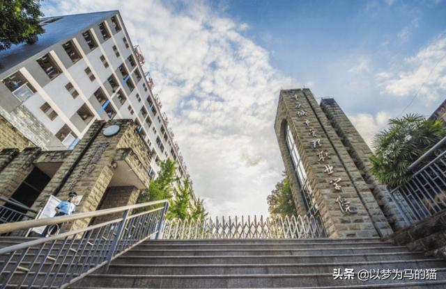 重慶職業(yè)技術學校哪個好(重慶商務職業(yè)技術學校)