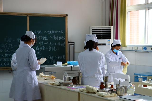 成都鐵路衛(wèi)生職業(yè)學(xué)校專業(yè)(成都鐵路衛(wèi)生職業(yè)學(xué)校是公辦還是民辦)圖3