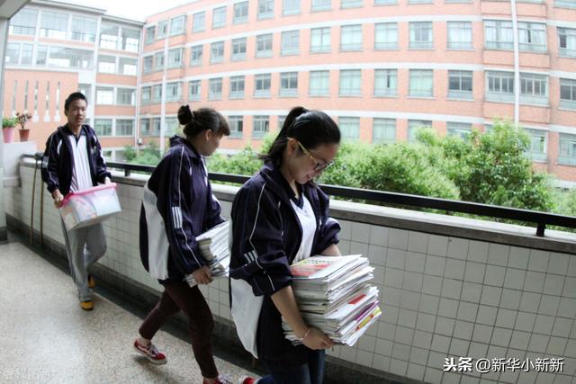 走單招好還是直接考?？坪?單招可以報考的學校)