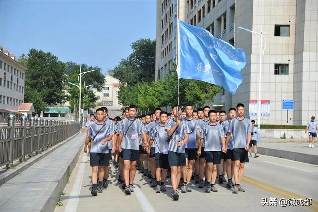 成都航空服務學校學費是多少(成都航空職業(yè)學校2021年學費多少)