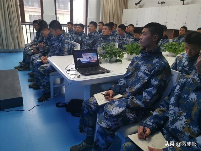 成都航空服務學校學費是多少(成都航空職業(yè)學校2021年學費多少)