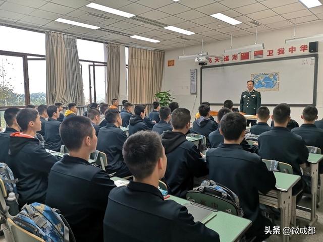 成都航空服務學校學費是多少(成都航空職業(yè)學校2021年學費多少)