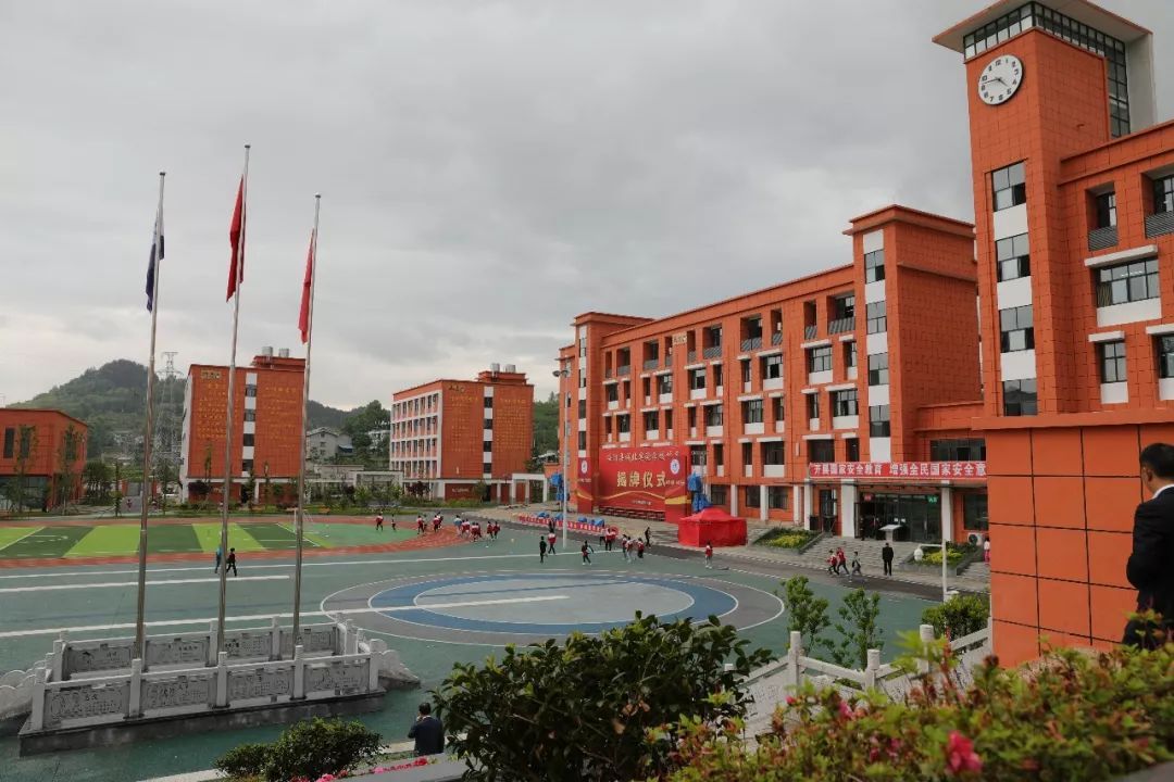內(nèi)江市思源職業(yè)學(xué)校(內(nèi)江思源國(guó)防訓(xùn)練基地)