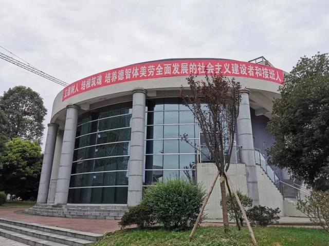 四川工商技術(shù)學(xué)校收費(fèi)(四川工商學(xué)校成都校區(qū))