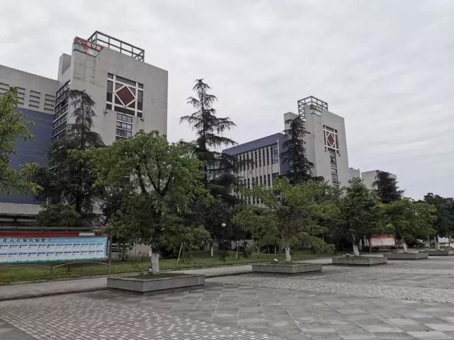 四川工商技術(shù)學(xué)校收費(fèi)(四川工商學(xué)校成都校區(qū))