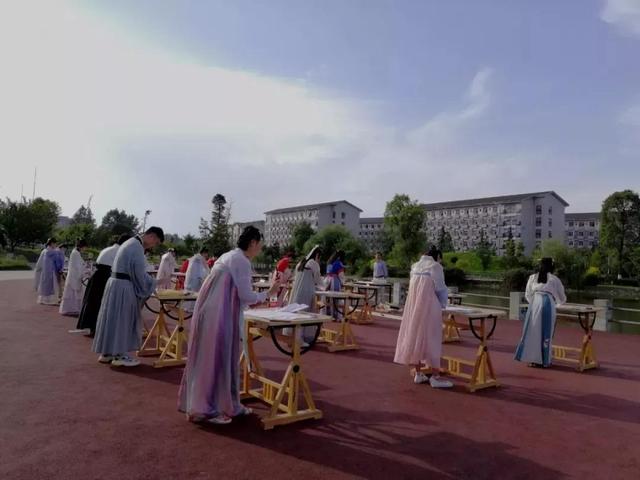 四川工商技術(shù)學(xué)校收費(fèi)(四川工商學(xué)校成都校區(qū))