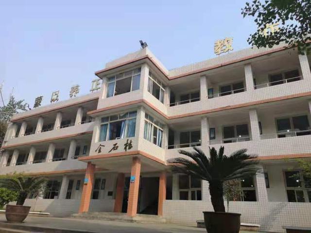 眉山技工學(xué)校(眉山華興技工學(xué)校學(xué)費(fèi)多少)圖3
