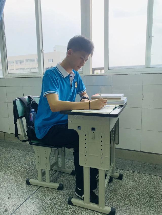 成都市電子信息學校怎么樣(成都市電子信息技術學校)