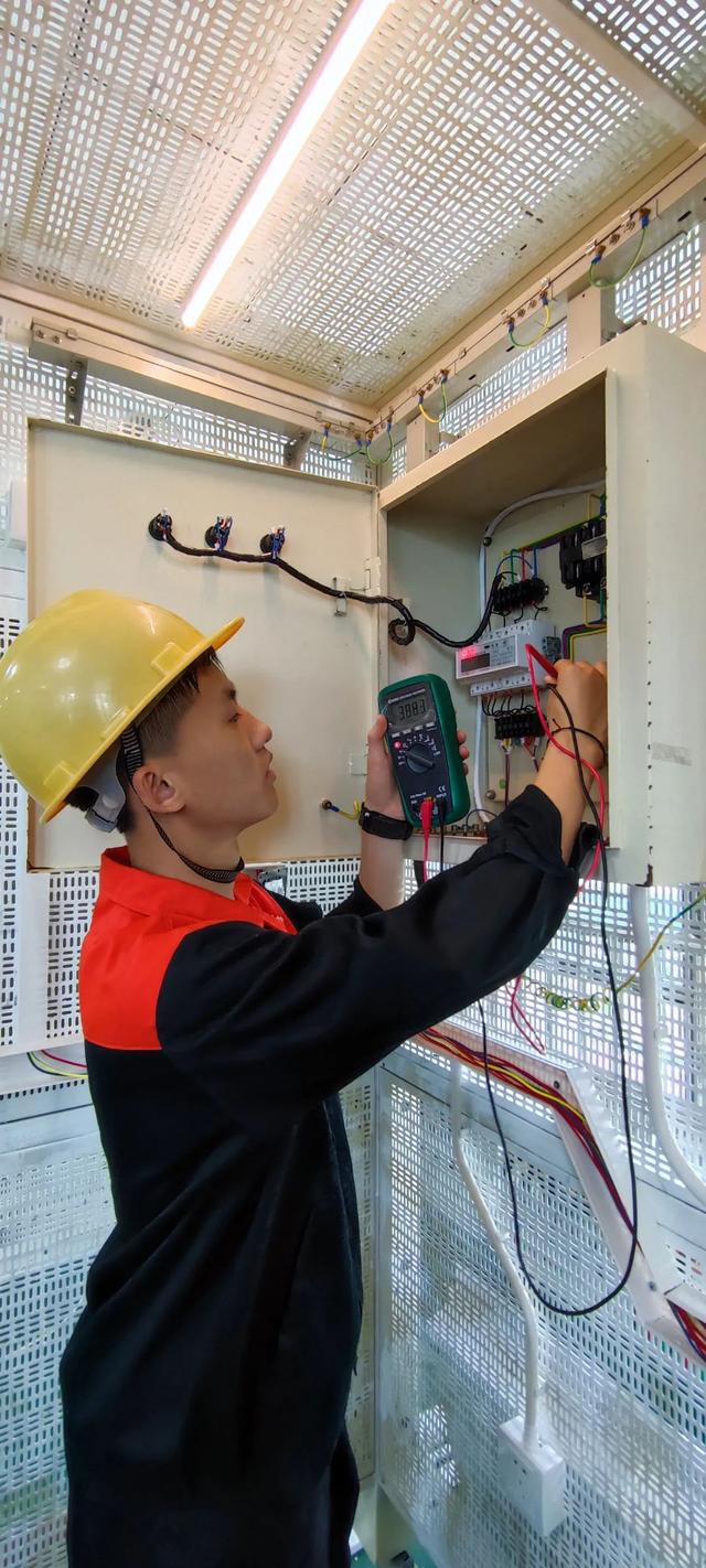 成都市電子信息學校怎么樣(成都市電子信息技術學校)