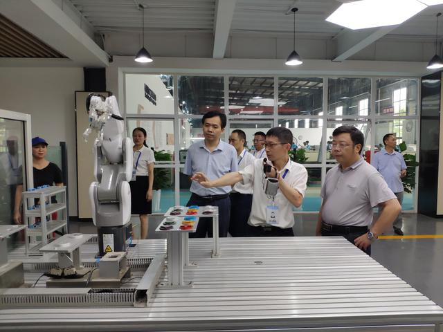 成都電子信息技術學校(成都電子信息技術學校是中專還是大專)
