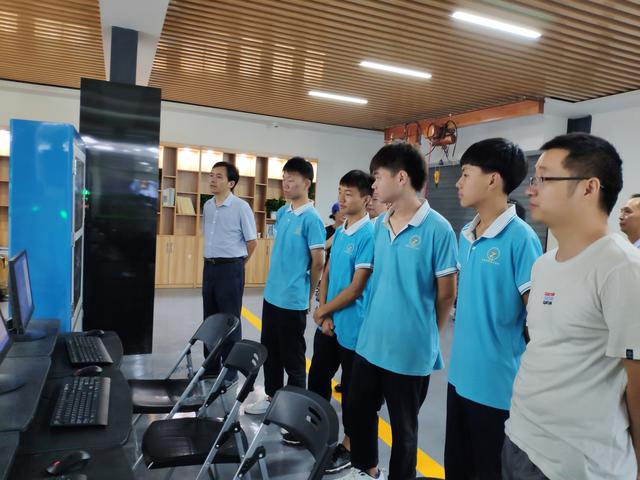 成都電子信息技術學校(成都電子信息技術學校是中專還是大專)
