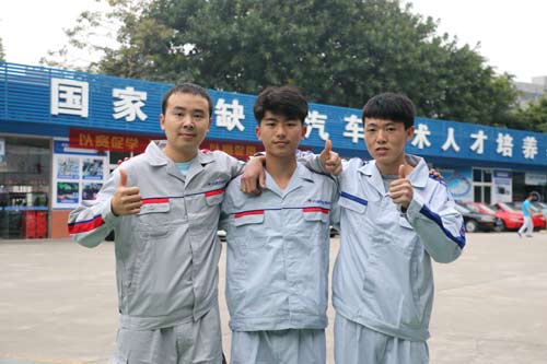 成都萬(wàn)通汽修學(xué)校在哪里(成都萬(wàn)通汽修學(xué)校招聘信息)